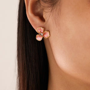 Nuevos pendientes de flores de aceite de goteo de moda coreana-japonesa para mujer, con una personalidad única y un estilo elegante, versátiles - Product Image 2