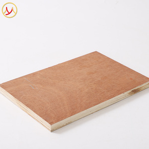 Diseño moderno Lápiz rojo Placa de madera contrachapada con cara de <span class=keywords><strong>cedro</strong></span> Núcleo de álamo Madera contrachapada comercial - Product Image 2
