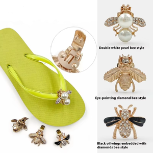 Diseñador de lujo Bling Rhinestone Zapato Decoraciones Moda Pink Diamond Charm para Lady Style Se adapta a Hole Sandalia Zueco - Product Image 1
