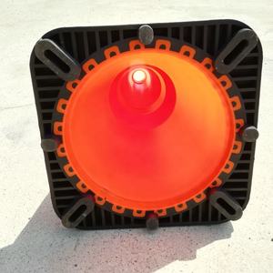 Cône Fluorescent Flexible en PVC, à base noire, 700mm, Standard américain - Product Image 5