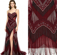 Tissu de tulle brodé de paillettes chevron, à franges de 40 cm, avec perles bordeaux de luxe et pompons épais, pour robe de soirée haute couture
