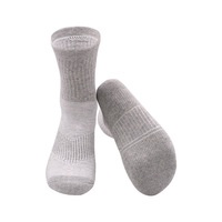 Chaussettes en coton Chaussettes de sport de couleur unie Tube moyen Respirant Résistant à l'usure Chaussettes de course de basket-ball pour hommes