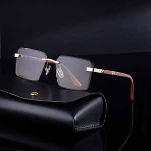 Lunettes de soleil photochromiques Zx 3164 pour femmes, monture carrée, verres PC UV400, monture en plastique et métal, couleur noire, verres changeant de couleur - Product Image 3