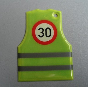 Riflettore pedonale portachiavi riflettente QR in pvc a forma di gilet di sicurezza personalizzato, portachiavi riflettente di sicurezza proteggi il regalo - Product Image 6