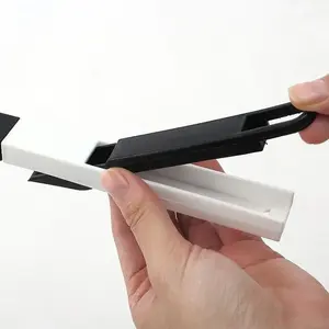 Brosse de nettoyage multifonctionnelle en plastique pour fenêtres, portes et fentes – Outil ménager en gros - Product Image 4