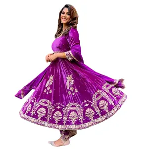 Ndian akistani tyle Eavy URE iscose elvet ITH mbroidery equequin orork ONG narnarkali posee con upatta et para omen - Product Image 1