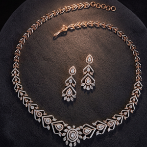 Conjunto de Gargantilla y Collar de Moissanita Oro Rosa con Diseño Floral Corte Esmeralda y Engaste de Canal, Plata 925, Regalo de Aniversario de Lujo - Product Image 3