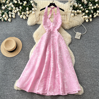 Robe longue jacquard élégante pour femme, col halter en V, sans manches, taille haute, coupe évasée, idéale pour les cocktails et soirées printemps-été