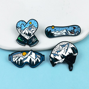 徒步旅行野营头盔手套滑板护目镜户外雪山徽章冒险接近自然珐琅翻领别针 - Product Image 3