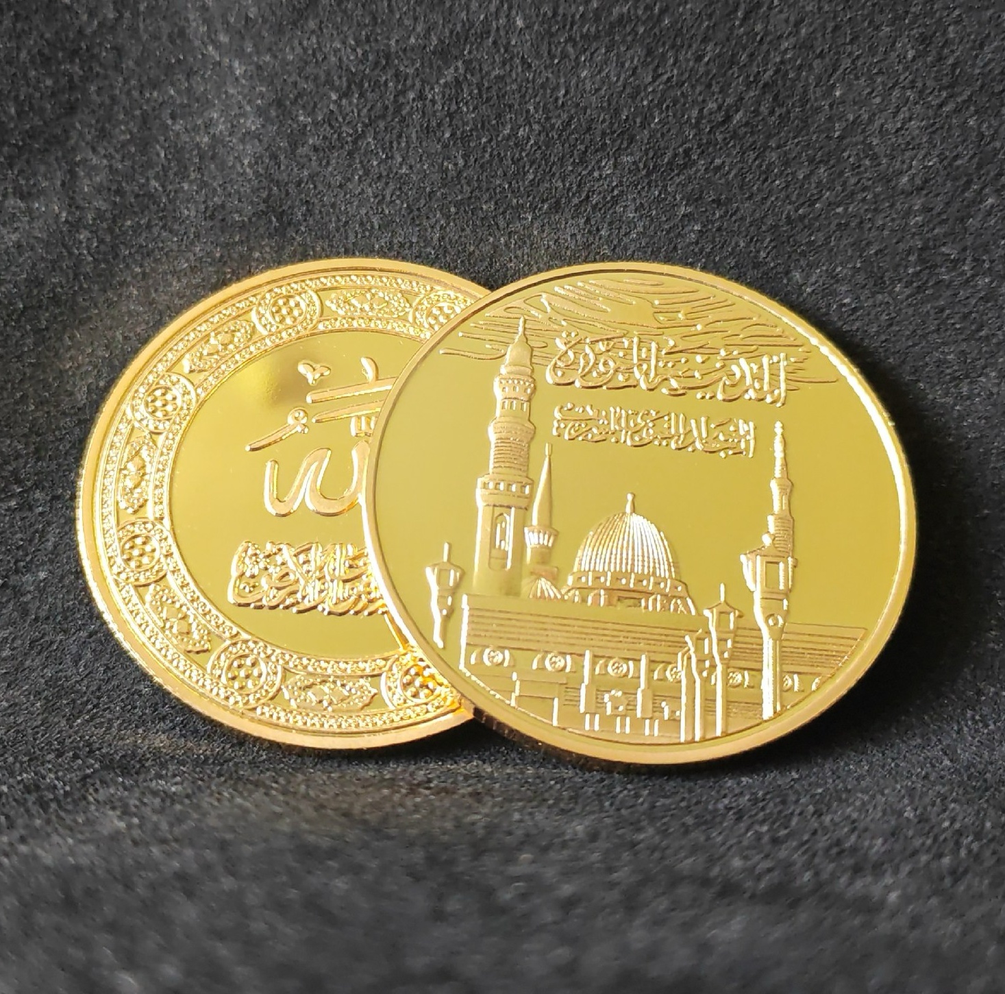 手作りのエレガンス：ユニークなサウジアラビア金貨デザインであなたの