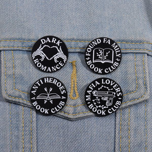 Pin de Esmalte de Romance Oscuro, de Enemigos a Amantes, Broche de Metal, Insignia para Solapa, Joyería, Accesorios para Mochila, Venta al por Mayor - Product Image 1