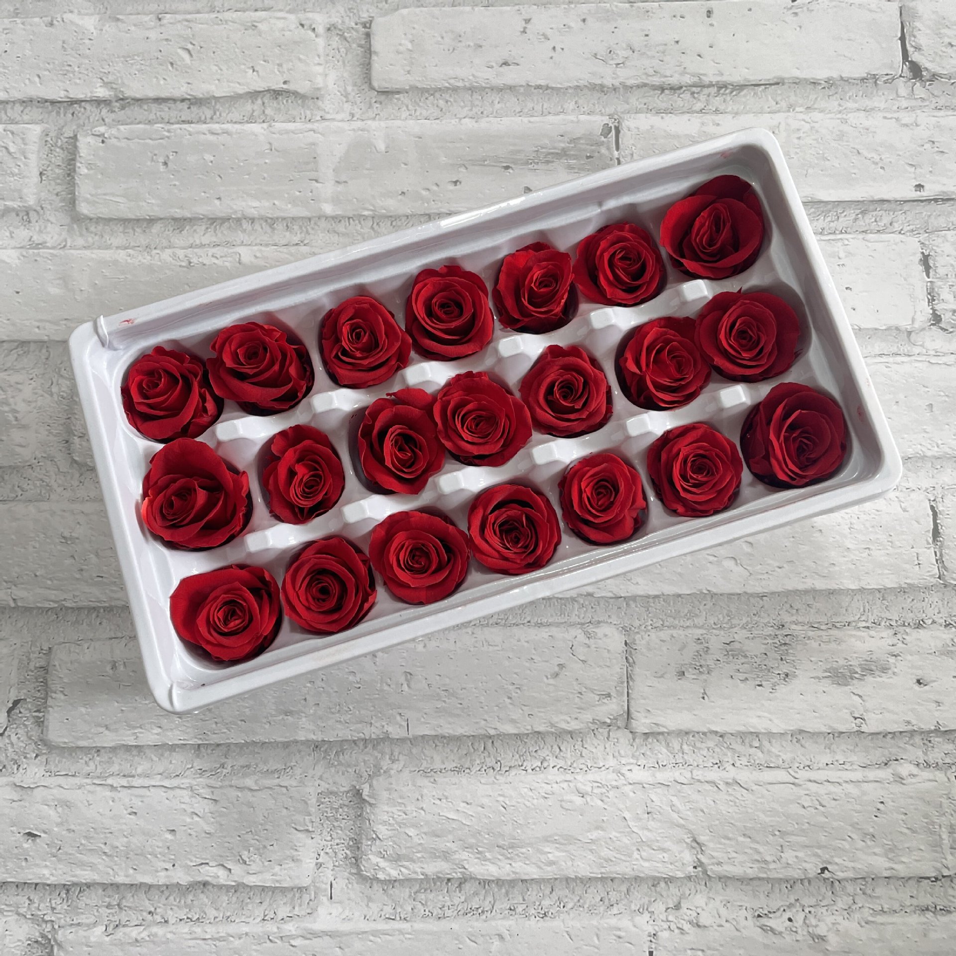 สีแดงเข้ม