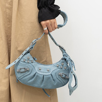 Nouveau sac à main pour femme en jean style motard, orné de strass et de rivets, motif crocodile, forme croissant, porté épaule/bandoulière, avec fermeture éclair