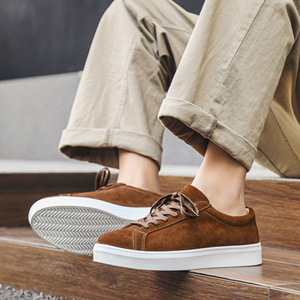Chaussures décontractées de style running et walking en cuir de vachette suédé de haute qualité avec logo personnalisé pour hommes - Product Image 5