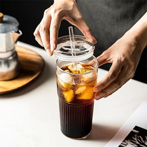 Vaso de jugo de plástico irrompible reutilizable de 600ml con logotipo personalizado con pajita y tapa Taza para beber jugo para fiestas y eventos - Product Image 4