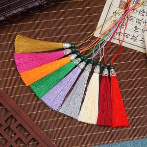 Porte-clés à pompon coloré, sangle de téléphone cylindrique couleur unie, marque-page style ancien, pendentif décoratif pour voiture - Product Image 1