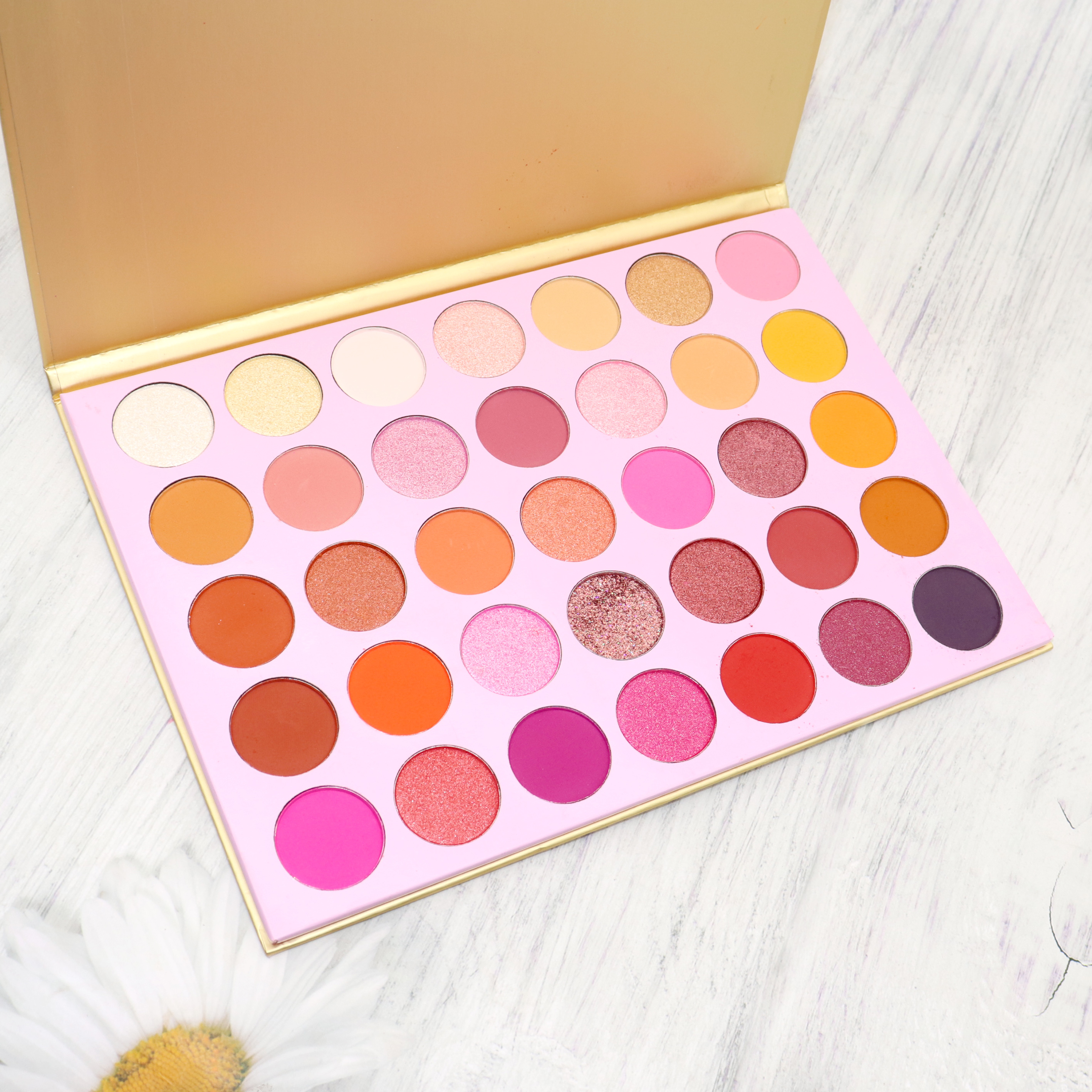 Private Label Blendable & Buildable Eye Makeup with Pigmented Matte Metallic Shimmer Eyeshadow Palette
