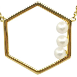 Collar con Colgante Hexagonal Minimalista de Plata de Ley 925 con Perla de Agua Dulce de 4 mm, Estilo Clásico Unisex, Cadena con Baño de Oro - Product Image 3