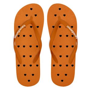 รองเท้าแตะแบบสวมสำหรับอาบน้ำ ผลิตจากวัสดุ PE นุ่มพิเศษ แห้งเร็ว มีรูระบายน้ำรูปหัวใจ กันลื่น รองเท้าแตะสำหรับห้องน้ำ รองรับการผลิตแบบ OEM จำนวนมาก พร้อมโลโก้ตามสั่ง - Product Image 1