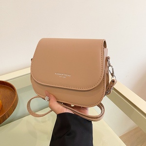 <span class=keywords><strong>Sac</strong></span> bandoulière/crossbody en PU pour femme, couleur bonbon, automne-hiver, fermeture magnétique, sangle simple, style urbain et simple, pour les trajets quotidiens - Product Image 2