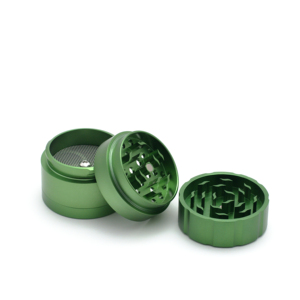 Cannacoast Molinillo manual de metal moderno personalizado de 4 partes para flores, hierba seca, tabaco para fumar, accesorios - Product Image 1