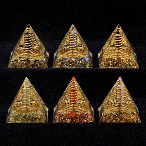 Commercio all'ingrosso 2.4 pollici piramide Orgone Multi chip di cristallo colorato in resina artigianale per Chakra Reiki meditazione casa decorazione al quarzo - Product Image 2