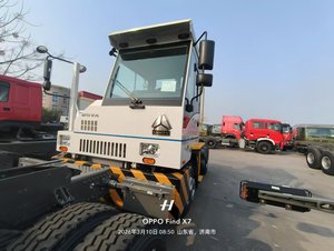 Nouveau tracteur portuaire <span class=keywords><strong>Sinotruk</strong></span> <span class=keywords><strong>Howo</strong></span> 4*2 4*4 6 roues, tracteur de terminal, transmission manuelle - Product Image 1