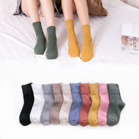 Nouveaux produits en gros nouveauté femmes chaussettes tout match fileté logo personnalisé coton chaussettes pour femmes