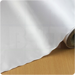 Rollo de tela de pantalla lisa de poliéster 100% de impresión Digital de sublimación en <span class=keywords><strong>blanco</strong></span> <span class=keywords><strong>satinado</strong></span> personalizado de fábrica - Product Image 2