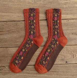 Chaussettes en coton pour femmes, design personnalisé, 5 couleurs, mi-mollet, écologiques, tendance, douces, fantaisie, fleurs - Product Image 4