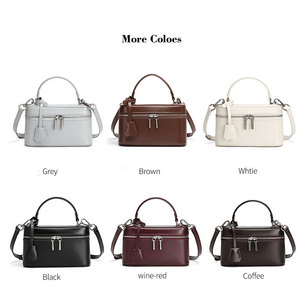 Sac de toilette minimaliste en cuir de vachette premium avec poignée supérieure, sac à bandoulière rigide de luxe pour femme, pochette blanche - Product Image 5