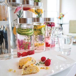 Custom Logo Clear Water <strong>Bottle</strong> Glass Custom Logo <strong>Sparkling</strong> Water Glass <strong>Bottle</strong> Clear Glass Water <strong>Bottle</strong> With Steel Lid - Product Image 4