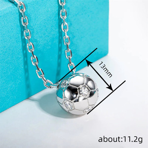 Collana con Ciondolo a Forma di Pallone da Calcio per Donne, Design 3D, Gioielli alla Moda - Product Image 3