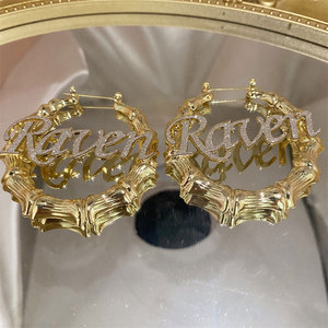 Pendientes de aro personalizados en color oro para mujer, chapados en oro PVD de 14k y 18k, de acero inoxidable 316L, con nombre personalizado, diseño de bambú. - Product Image 5