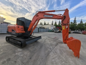 Excavadora hidráulica de cadenas Doosan DX60 de 6 toneladas en buen estado, excavadora mini Doosan DX60 usada en venta, procedente de Corea. - Product Image 5