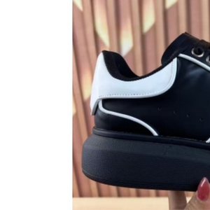 Black leather thick-soled walking shoes, trendy and stylish lace-up sports shoes, luxurious brand men's shoes - Product Image 1