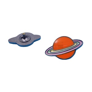 Pin de metal personalizado con diseño de Saturno esmaltado de 20 mm para bolsos, ropa y accesorios - Product Image 5