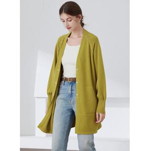 Hochwertige Herbst-Damenstrickjacke in Übergröße mit Abfallenden Ärmeln, Blumen-Perlen-Verzierung und Mittellanger Länge - Product Image 5