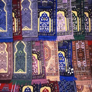 2024 새로운 디자인기도 매트 사용자 정의 이슬람 기도 깔개 부드러운 빨 가짜 실크 벨벳 인쇄 바닥 카펫