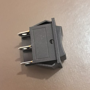 Interruptor Basculante KCD4 16A 250V SPDT Encendido-Apagado-Encendido, Terminal de Tornillo, IP21, Material ABS - Product Image 2