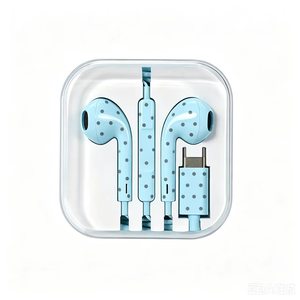 Écouteurs filaires roses à pois avec microphone, chargement Type-C, pour une utilisation quotidienne - Product Image 4