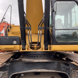 Escavatore Cat 336 personalizzato in fabbrica con braccio telescopico da 26 m e benna a pinza da 2 m³ per operazioni in metropolitana e pozzi profondi - Product Image 4