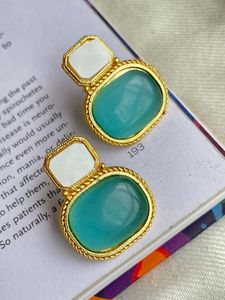 Monalisa Boucles d'oreilles géométriques en pierre dorée légères avec finition argentée pour femmes Produit ethnique en vrac Bijoux de mode - Product Image 2
