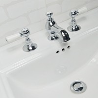 Robinet de lavabo traditionnel victorien à trois trous en laiton massif avec siphon en laiton à double poignée pour chambre à coucher
