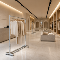Porte-vêtements chromé à rail unique, joints soudés sans couture, base stabilisatrice, barre de montage facile, OEM/ODM, sur mesure pour boutique de vêtements