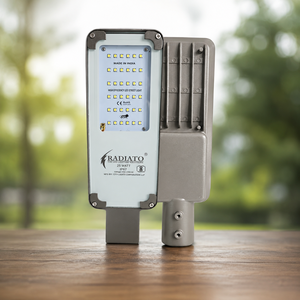 Lampadaire LED 25W étanche pour extérieur, idéal pour jardins, autoroutes, parkings et éclairage résidentiel - Product Image 1