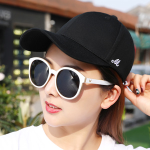 Gorra de Béisbol Unisex Negra con Bordado 'M', Protección Solar, Gorro de Verano de Malla, Estilo Moderno para Parejas - Product Image 1