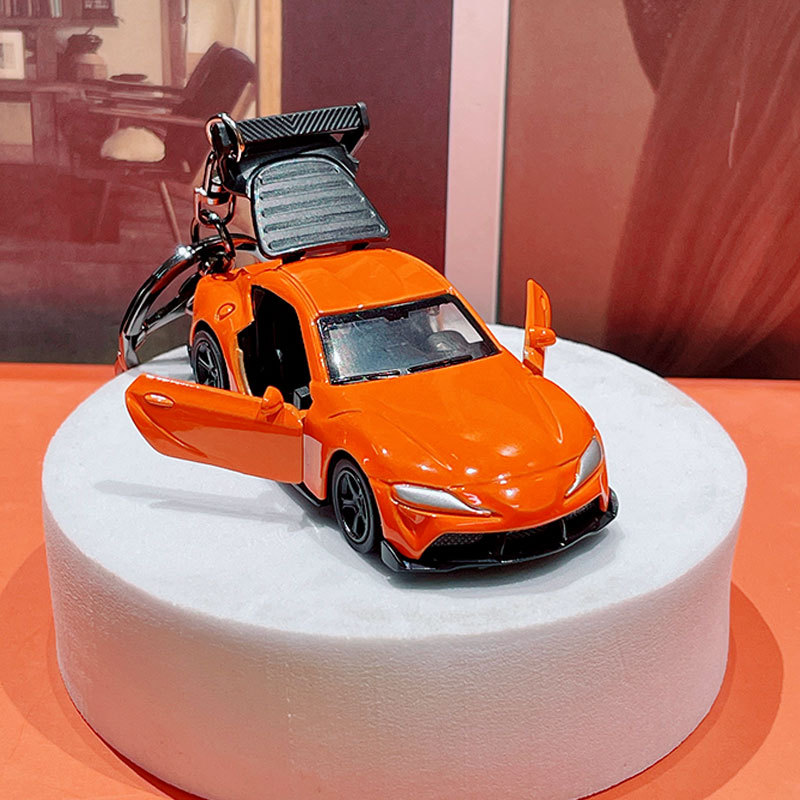 Simulazione mini auto sportiva pendente-arancione