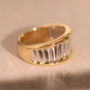 Bague en métal empilable bicolore pour femme, bijou de doigt minimaliste et tendance - Product Image 5