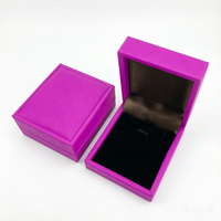 Coffret de rangement de bijoux en cuir PU de luxe, boîte à colliers à charnière avec insert et doublure en velours, logo personnalisé, vente en gros
